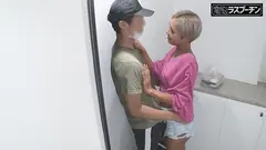 街角ナンパギャル検証企画！デリバリー配達員を誘惑して玄関先でSEXできるか！？ ショートカットの日焼けギャルの4番目のサンプル画像