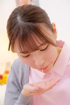 美人ナースさん！「早漏に悩む男の暴発改善のお手伝いしてくれませんか？」 男性器慣れしているようで意外とウブな看護師さんが早漏すぎるチ○ポにムラムラ膣キュンしちゃって生中出し！ なつきさんの8番目のサンプル画像