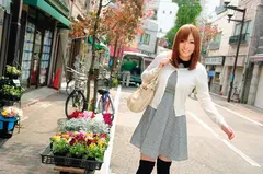 【全身性感帯】どこに触れてもイクほど感じる美人妻達と… おじさんぽ4時間BEST AVよりエロいエッチ見たくない？ 4人の美人妻たちと下町探索お散歩デート。おじさんに足を絡めて中出しさせる奥さんたちの敏感反応が超ヤバい！ å浜崎真緒 佐々木恋海 芦名ユリア 葉月可恋の5番目のサンプル画像