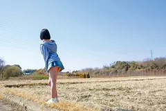 白いパンツがちら見えしてても気づかない無防備過ぎるGカップ純朴娘に中出し すずちゃん18歳の10番目のサンプル画像