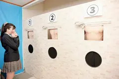 女子○生さん限定！彼女が壁から出た乳首とおち○ちんで彼氏当てゲーム！！当てれば豪華賞品！外れたら予期せぬ罰ゲームで人生初イキ！初NTR！おち○ぽ総数15本！16発射！！の13番目のサンプル画像