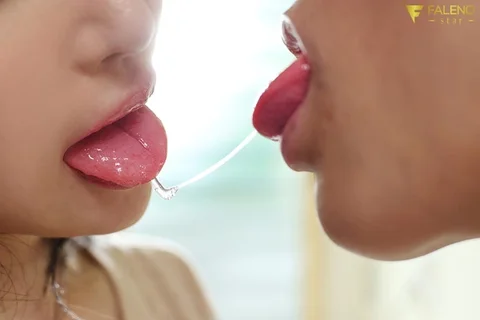 唾液じゅるじゅる大人の口づけ…肉厚ベロチュウ家庭教師の濃密ベロキスレッスン 小野夕子のサムネイル画像