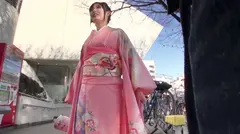 【成人式ナンパ中出し】晴れ着姿の押しに弱いMっ気美女にマジガチ生中出し！大人の階段上らせるピストンしまくりやりたい放題セックス！のサムネイル画像