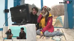 マジックミラー号 ゲレンデに来ていた幸せいっぱい新婚カップルナンパ！旦那が目の前で浮気！その様子を見て悲しんでいる奥さんを口説き、旦那までミラー越し30cmの距離で寝取って声を押し殺せないほどイカせる！の6番目のサンプル画像