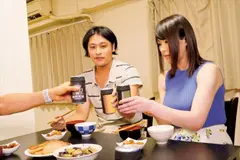 1ヶ月禁欲させられ限界になったところを旦那の親友に激しく中出しされた堕ちた人妻 辻井ほのかの5番目のサンプル画像