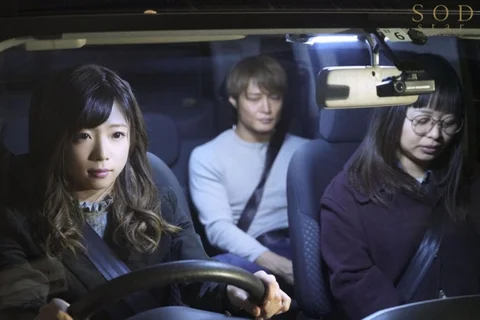 マイホームを購入にきた夫婦から旦那を寝取って絶対中出しさせる不動産レディ 紗倉まなのサムネイル画像