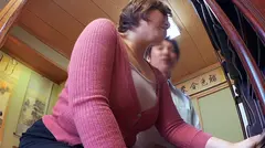 年上の女房を騙して他人男とAV鑑賞をさせたら…たか子（仮名）の13番目のサンプル画像