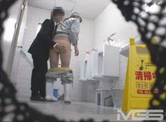 意外とヤレる!!掃除婦のオバサン8の13番目のサンプル画像