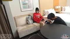 【超美麗パイパン♪マスク取っても激かわ奇跡のスレンダーJDと円光性交】ボーイッシュな服装の下は極上スレンダーボディ♪すべすべパイパンから愛液が溢れ、衰え知らずのオジさんチ○ポにイキまくる！追加料金で生ハメ中出し絶頂の快楽堕ち3射精！！！【￥￥￥♯りお♯20歳♯大学生♯003】のサムネイル画像