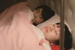 嫁が近くに居るのに笑みを浮かべながら勃起をさせて痴女ってくる年上好きな少女 2 霧島さくら 高杉麻里 明海こうの12番目のサンプル画像