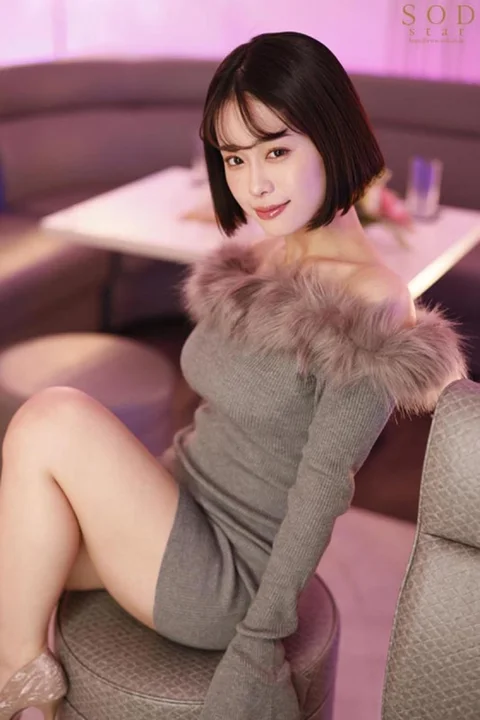 超イイ女のラウンジ嬢に誘惑されて店内で理性ブッ飛び腰フリまくり生ハメ中出し! MINAMOのサムネイル画像