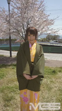 石和温泉で見つけた卒業旅行中の女子学生がマジックミラー号に初乗車 湯上りで火照った巨乳と美尻を性感マッサージ 敏感になった浴衣娘は4回イッて失禁･･･流されて生ハメ・戸惑いながらも初中出し！ 3の4番目のサンプル画像