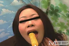 素人娘のセンズリしている真横で！チ○ポ飴やらしくフェラチオして下さい！時々、生フェラ 3の6番目のサンプル画像