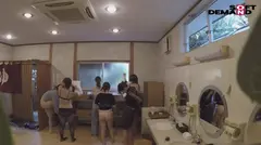 『女湯入ってますよ？』石和温泉で素人男性が男湯だと思ってお風呂に入ろうとしたら女湯だった！AV撮影じゃないところで女優さんたちとSEXしちゃうのかガチドッキリモニタリング！！ 橘メアリー はるかみらい 玉木くるみの17番目のサンプル画像