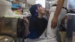 ラーメン屋唯一の女バイト、汗だくガテン系店員の性欲発散を担うセクハラOK娘。 渚恋生の4番目のサンプル画像