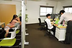 バイト先の社員と不倫している人妻を横取り…SEX狂いのヤリマンビッチ美爆乳女と職場でヤリまくった！ 羽月乃蒼の9番目のサンプル画像