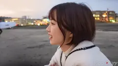 【個人撮影】素朴で守ってあげたくなる女の子。そんな自慢の彼女まちちゃんと鎌倉デート！ずっと笑顔で楽しそうに彼氏の隣を歩いて、羨ましいほどのラブラブカップル！ホテルに入ると二人はすぐに…。浴衣の帯で拘束して電マ責めするといつもと違う快感に絶叫してイキまくる！ウブに見えても中身は超スケベでした！【カップルY●uTuberのデートVLOG→恋人SEXハメ撮り】#005の9番目のサンプル画像