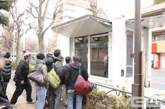 南ともか×マジックミラー号 彼女が通う大学の前にMM号を停めて友達の前で超羞恥SEXのサムネイル画像