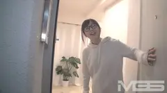 私の職業、何だか分かりますか？観月奏 AV Debutのサムネイル画像