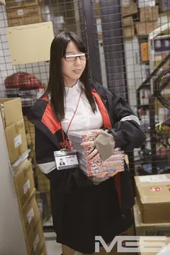 SOD女子社員 〈締め切りは破った事ないです〉が自慢で、業務態度はいたって勤勉が、「臭いち○ぽが好きらしい」「仕事を口実に自らエログッズ試したがる」等々実はスケベなのでは？という噂の地味眼鏡女子社員の変質性癖の真相を暴いたらまだ仕事が残っているだろうに、くっさい特濃ザーメン顔射を懇願して来る事態に！の4番目のサンプル画像