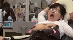 「100000回転の電マを当て続けたらどうなるか？」をSOD女子社員が真面目に検証してみた結果 パンツスーツの裾まで染みるほど漏らして漏らして5人合計48回イキ SOD性科学ラボ レポート2の11番目のサンプル画像