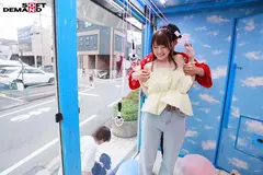 マジックミラー号 絶対に気持ちよくなってはイケない！！！愛する彼氏とはミラー越し30cmの状況でくすぐり我慢ゲームと称して凄腕AV男優の妙技でHにいじくりたおす！！！ 鎖骨の綺麗なオフショル女子5名収録の4番目のサンプル画像