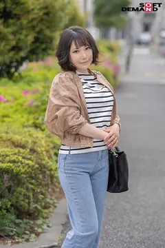 マジックミラー号 「性欲が抑えられなくて困っている男性の悩みを聞いてくれませんか？」セックスレスな人妻に18cmのギン勃ちペニスを見せつけて膣穴を濡れ濡れにさせて恍惚ナマSEXの9番目のサンプル画像