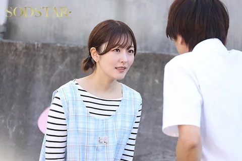 息子が通う保育園の美人保育士と妻子が実家に帰省中に自宅密会をして1週間ヤリまくった自宅密会で絶倫不倫...のサムネイル画像