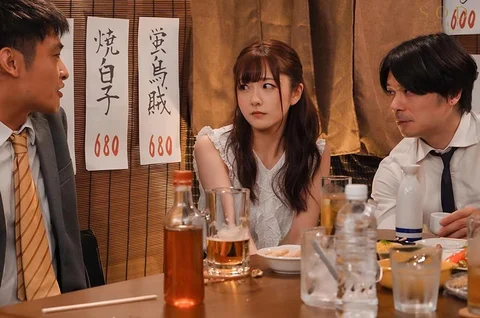 「ほんとは君が好きだったのに…」さっさと告白してくれない同期(幼馴染)の目の前で上司と見せつけSEXをしてしまう私… 青空ひかりのサムネイル画像