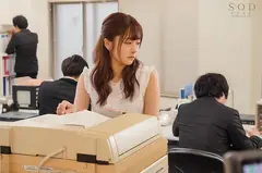 「ほんとは君が好きだったのに…」さっさと告白してくれない同期(幼馴染)の目の前で上司と見せつけSEXをしてしまう私… 青空ひかりのサムネイル画像