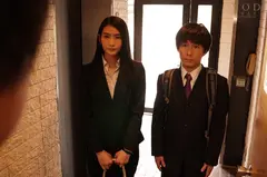 本庄鈴 出張先で童貞部下と相部屋に…持ち合わせていたコンドーム(彼氏用)は1つだけ…頼み込まれて1回だけSEX、のはずが部下が絶倫すぎて10発も中出ししたの4番目のサンプル画像