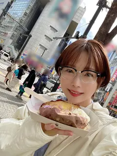 底辺Y○uTuberが渋谷で大暴走！？紗倉まなに転生できました！のサムネイル画像