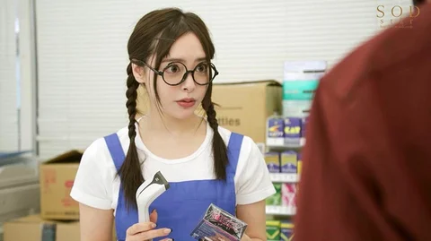 ド●ッグストアでアルバイトする地味女子JD、小倉さんは男性経験はないけれど性欲はチョモランマ級!!オタク女子に彼氏が出来た!初めての生チ●ポにドスケベ大解放!エロ山大噴火! 小倉由菜のサムネイル画像