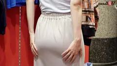 服の中身は色白、巨乳、パイパンの三冠王 得意気にジャンケンメガネ女子とSOD本社のエントランスで… SOD女子社員 ハダカになるより恥ずかしい脱ぎキャンBOX野球拳 営業部2年目 久保歩夢の5番目のサンプル画像