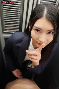 【VR】【密室ロッカー内VR】女子更衣室の【ロッカーの中】に片想いの美人先輩OLと2人きりで入ると“キスまで5cm”息がかかる距離で思わず勃起してHな空気になり…扉の向こうに同僚がいるのに密着ピストンで何度も絶頂を求める 本庄鈴のサムネイル画像