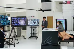 【 ※3 密対策リモート開催編 】SOD女子社員 絶頂！イキまくり会社説明会 2020 画面越しの就活生100名以上に向けたプレゼンをお漏らしせずに生放送出来るか？！ SODの将来を担う幹部候補生3名がイカされまくりで135絶頂 伊月まどか 小松みき 中山秋穂の14番目のサンプル画像