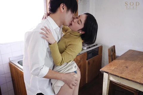 MINAMO 超大型新人 AV DEBUTのサムネイル画像