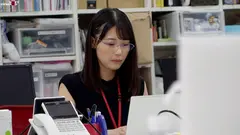 SOD女子社員10名 業務時間内声ガマンオナニー報告3 SOD社内隠しカメラが捕えた業務中オナニー 2画面見比べておシコり下さいの11番目のサンプル画像