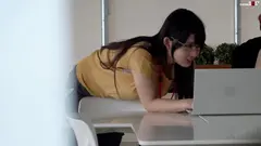 SOD女子社員10名 業務時間内声ガマンオナニー報告3 SOD社内隠しカメラが捕えた業務中オナニー 2画面見比べておシコり下さいの14番目のサンプル画像