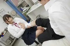 男子諸君！胸チラ女子には気をつけろ！「触りたい？触らせてあげる、そのかわり…◇」シャツの隙間から胸チラ誘惑に耐え切れず、ふわとろ胸に挟まれる腕、脚、顔！そして至福のパイズリ！！！誰かが来るかもしれないスリルなSEXはぜ～～～～～んぶ胸チラ女子の作戦だったのだっ！！！！ 森下美怜 椎葉くるみ 朝比奈しの 月宮こはるの6番目のサンプル画像