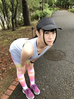 都内にあるランニングのメッカの公園で汗を流すピタスパウェアーの女子をハメ倒す！のサムネイル画像