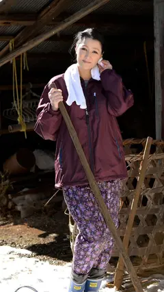 百姓だってセックスはしてえだよ!抑え切れない欲求不満がついに爆発! 我慢出来ない農家のおばさん12人4時間3のサムネイル画像