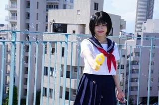 美女の足裏をふやけるまで舐めたい! 虹村ゆみのサムネイル画像