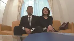 寝取らせ検証『夫婦のセックスを記念に残すはずが代役との疑似SEXに･･･』プライベートAV制作で他人棒をオマ○コに擦られ続けた妻はその後浮気してしまうのか？の15番目のサンプル画像