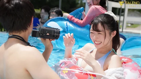 ヤリサーNTR 僕が参加できなかったサークルの夏合宿でヤリラフィーな連中の肉オナホにされていた彼女。 吉沢梨亜のサムネイル画像