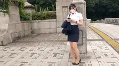 【おさぼりOL】【マスク美人】さくらちゃん参上！！美少女の応募理由は「おち●ちんをしゃぶりたい♪」お仕事サボってAV撮影にきちゃった♪恥ずかしすぎてマスクはギリギリまで外さない！【おしゃぶり】【エグイ腰つき】欲求がたまった発情MAXの彼女は乱れ喘ぎ連発でもうメチャクチャ♪オチンチン大好き美女の発情SEXを見逃すな！！のサムネイル画像
