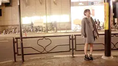 【超ミラクル美少女】20歳【ショートカットでボーイッシュ】すずちゃん参上！ラーメン屋でバイトする彼女の応募理由は『好奇心に負けちゃいました♪』彼氏に内緒でAV出演！希望のエッチは【麺バリ硬】【白濁濃厚スープ】のようなエッチw気持ち良過ぎてヨダレが止まらない激カワ美少女の濃厚SEX絶対に見逃すな！のサムネイル画像