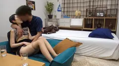 百戦錬磨のナンパ師のヤリ部屋で、連れ込みSEX隠し撮り 308 アプリで会った黒髪美人とデートからの自宅連れ込み！手マン、クンニ、電マ、チ●ポと責められまくって限界突破！スレンダーボディがビクビク跳ねる様子は隠しカメラの餌食！清楚な雰囲気を残したままHに乱れる！の7番目のサンプル画像