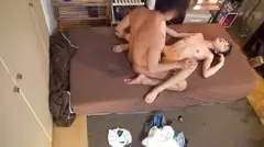 百戦錬磨のナンパ師のヤリ部屋で、連れ込みSEX隠し撮り 286 家に連れ込んだ娘が緊張してるのでちょっとグイグイに迫ったら簡単にヤレたwwwスパンキングすると『好き…』とMっぷりを白状！息も絶え絶えに喘ぎ声を漏らす様は隠しカメラの餌食に！！の12番目のサンプル画像