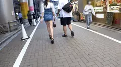 マジ軟派、初撮。 1842 スラッと超絶美脚のニコニコ女子をナンパ！男優が到着するまでの間は電マオナニー…準備万端！即SEX！華奢な体に容赦なくピストン！喘ぎ声の可愛さに腰の速さも加速する！！のサムネイル画像